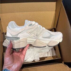 New in Box New Balance 9060 Size 7W | Gray